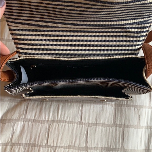 Charlotte Russe Cross Body Bag - Picture 2 of 3